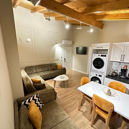 Arial Penthouse Suites Vlorë Esterno foto