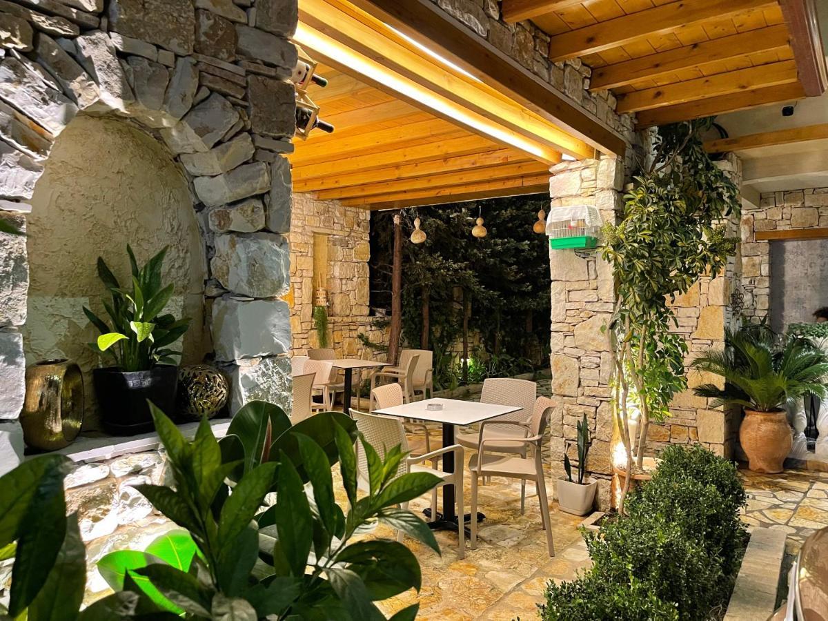 Arial Penthouse Suites Vlorë Esterno foto