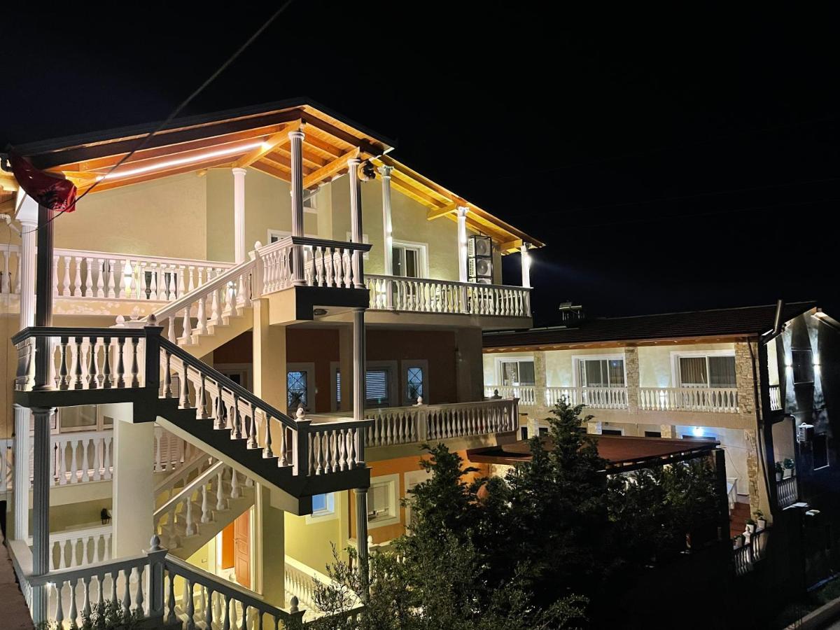 Arial Penthouse Suites Vlorë Esterno foto