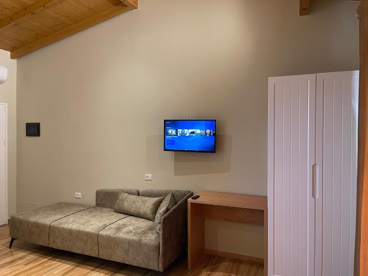Arial Penthouse Suites Vlorë Esterno foto