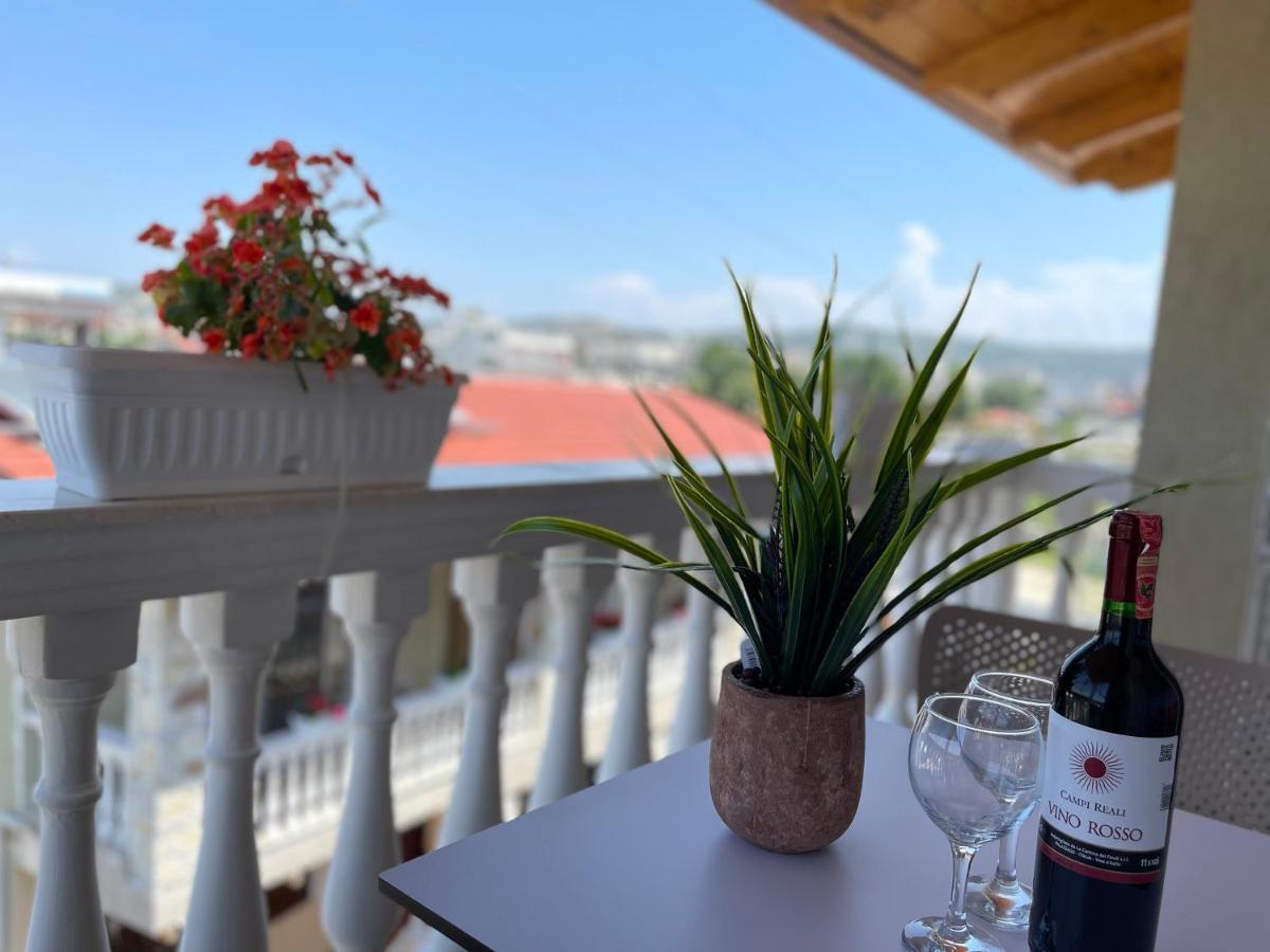 Arial Penthouse Suites Vlorë Esterno foto