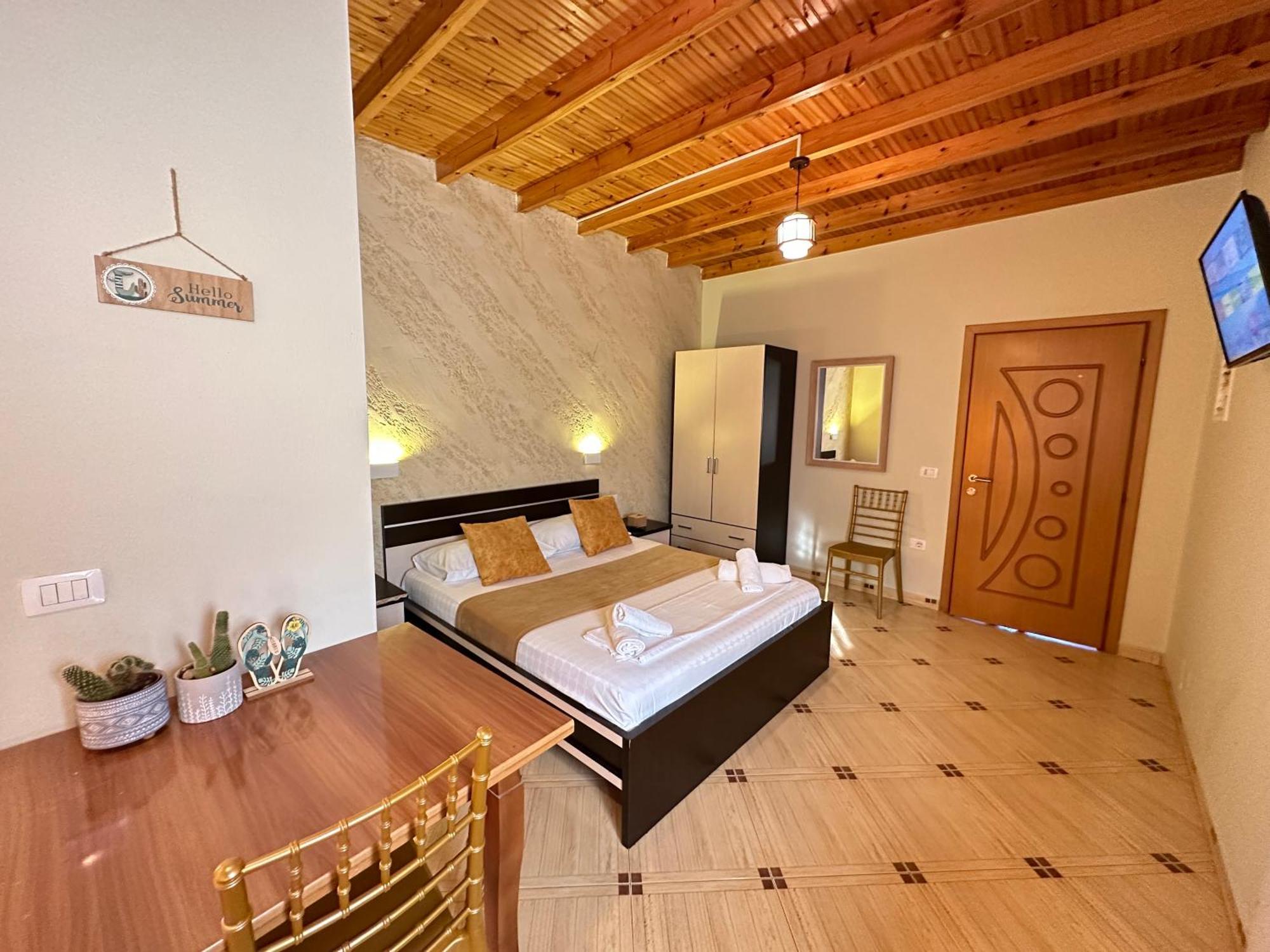 Arial Penthouse Suites Vlorë Esterno foto
