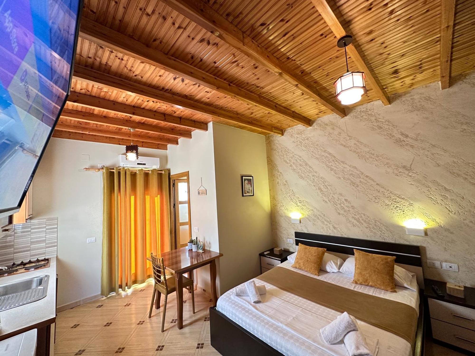 Arial Penthouse Suites Vlorë Esterno foto