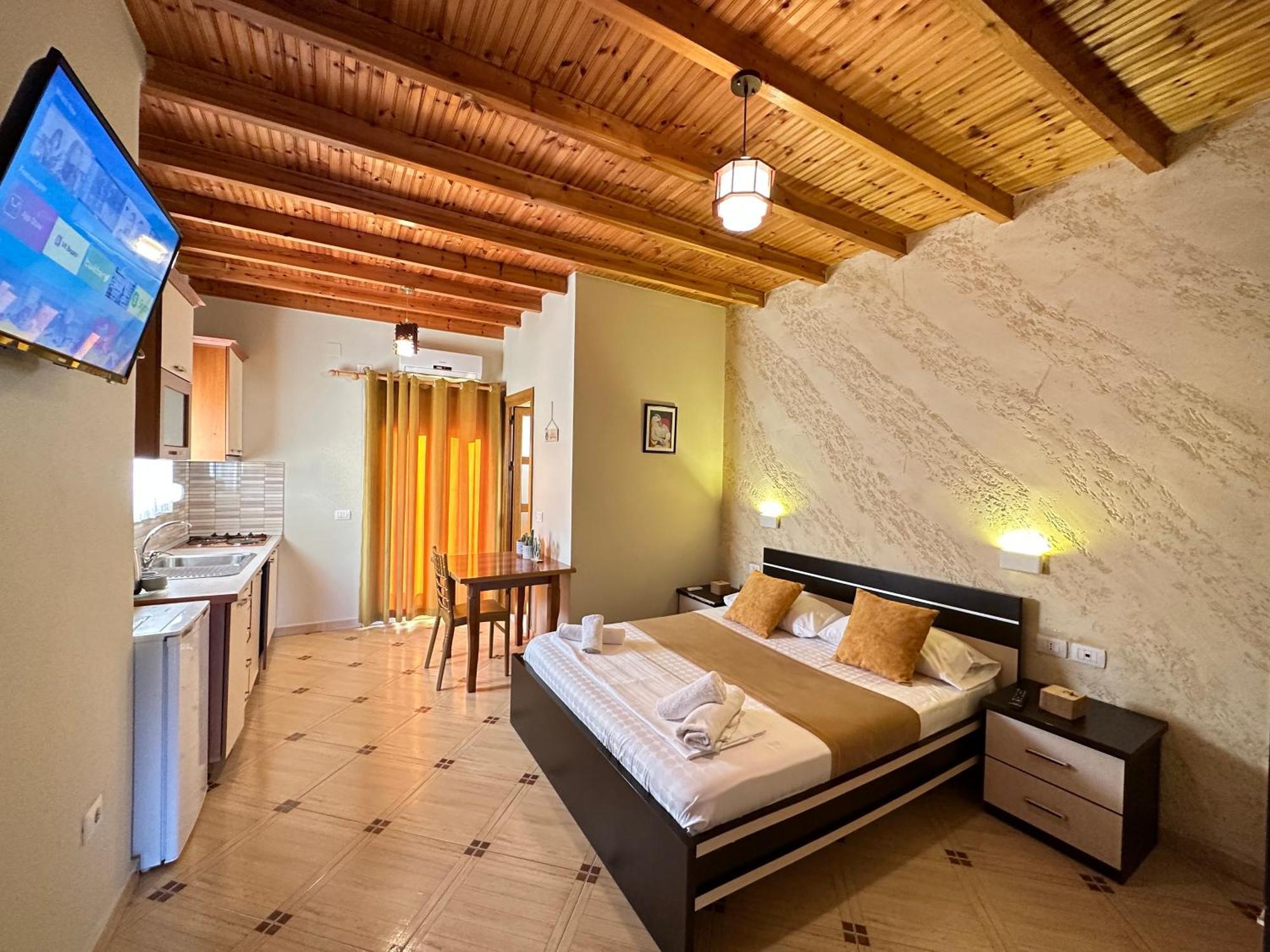 Arial Penthouse Suites Vlorë Esterno foto