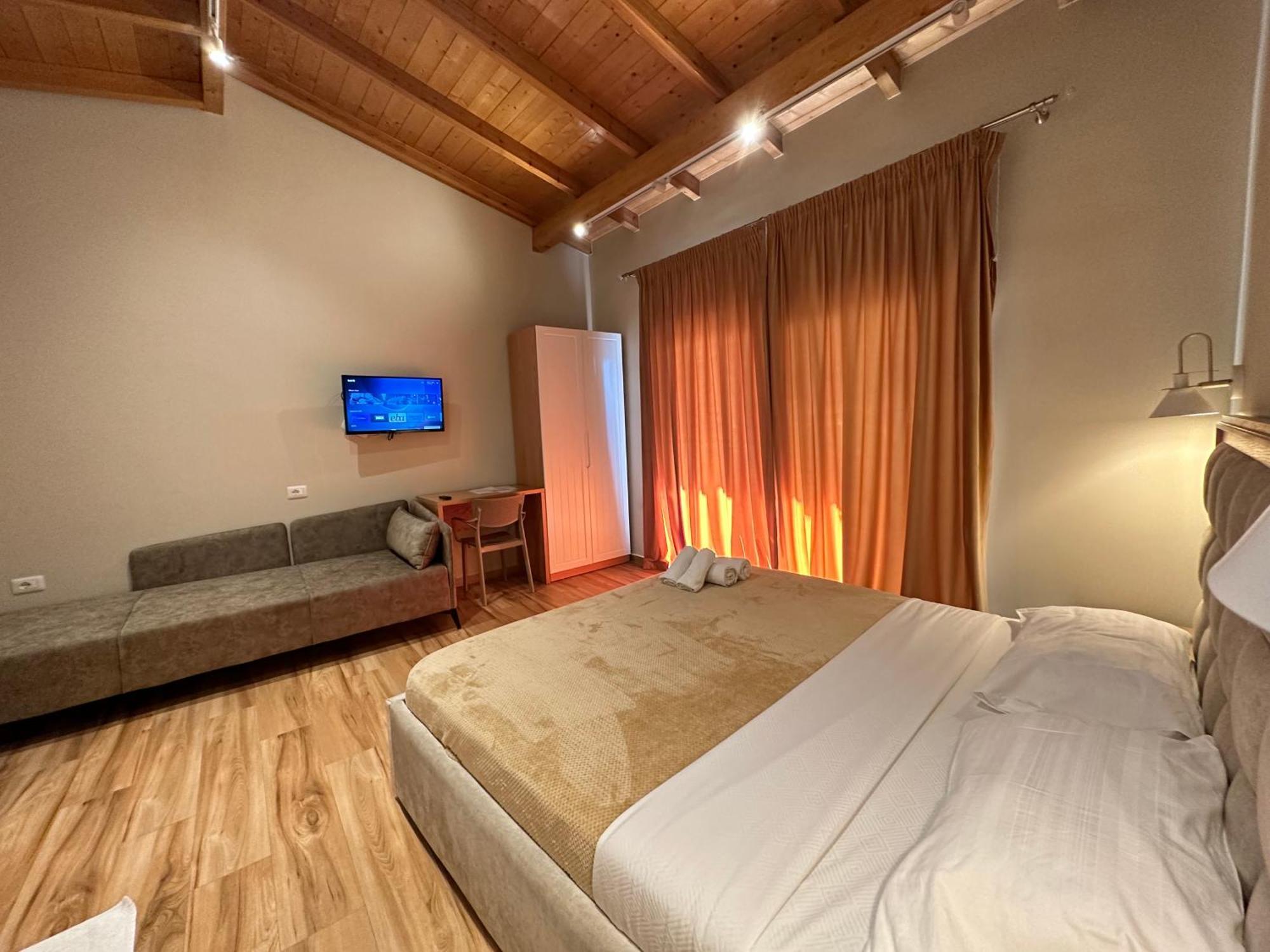 Arial Penthouse Suites Vlorë Esterno foto