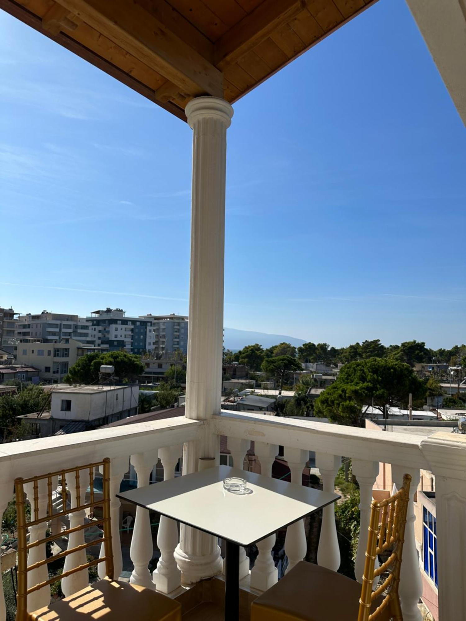 Arial Penthouse Suites Vlorë Esterno foto