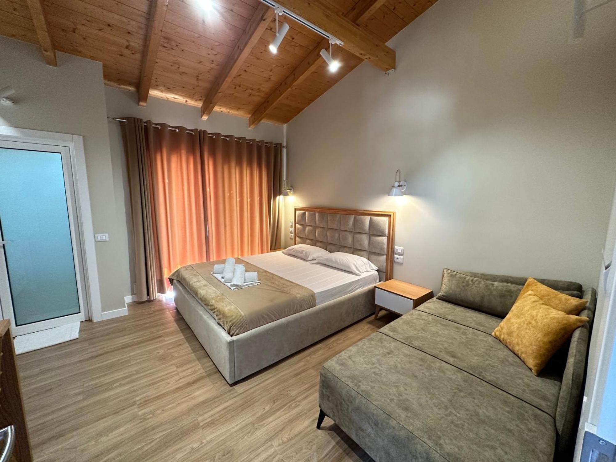 Arial Penthouse Suites Vlorë Esterno foto