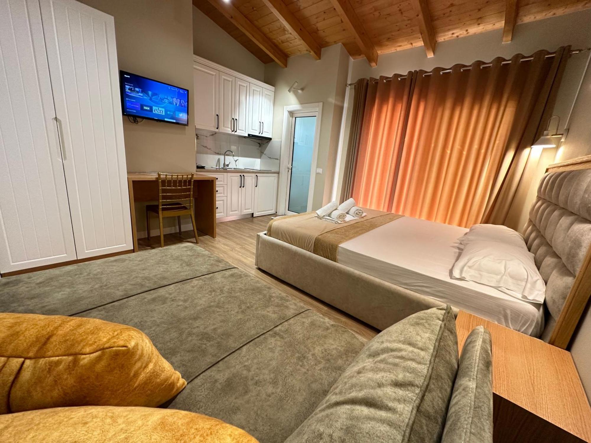 Arial Penthouse Suites Vlorë Esterno foto
