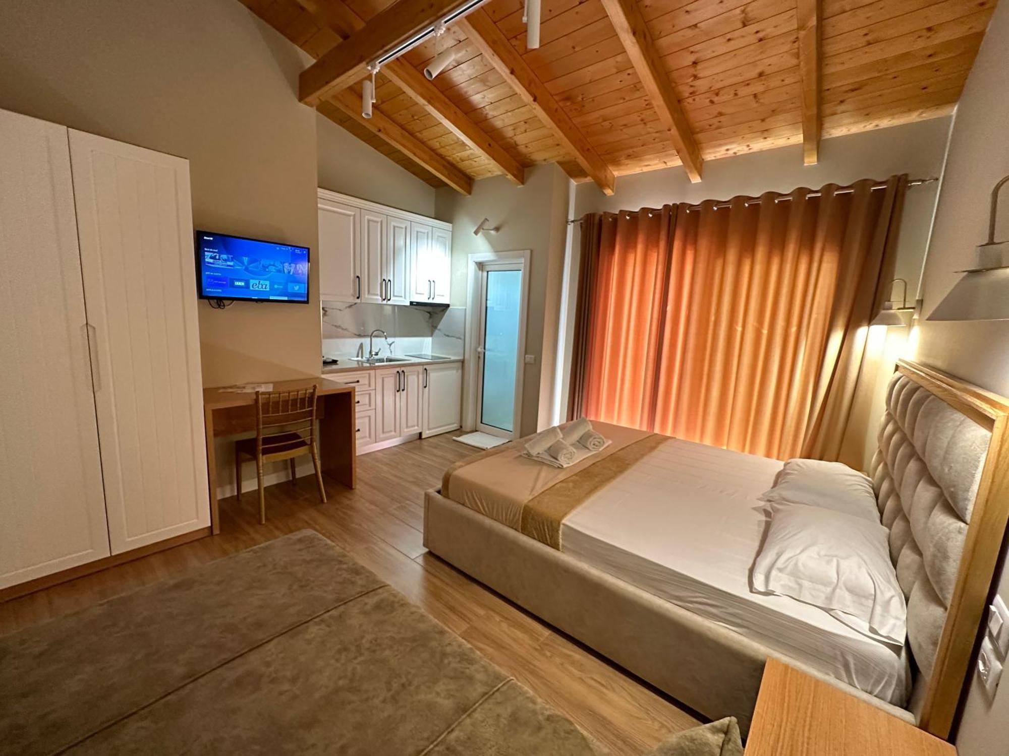 Arial Penthouse Suites Vlorë Esterno foto