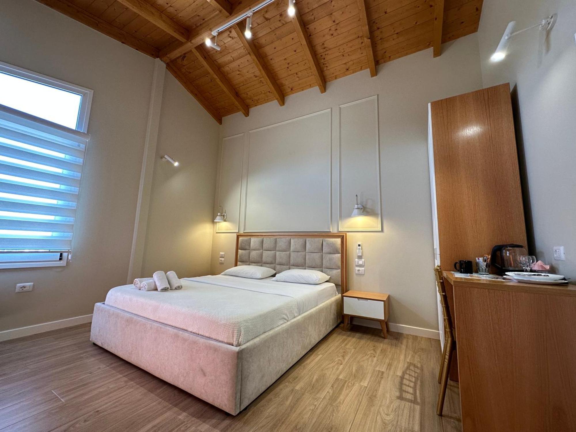 Arial Penthouse Suites Vlorë Esterno foto