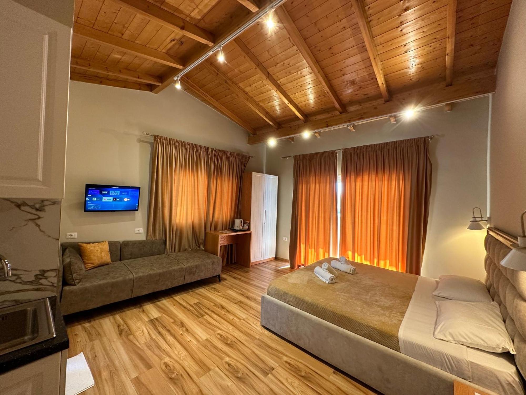 Arial Penthouse Suites Vlorë Esterno foto