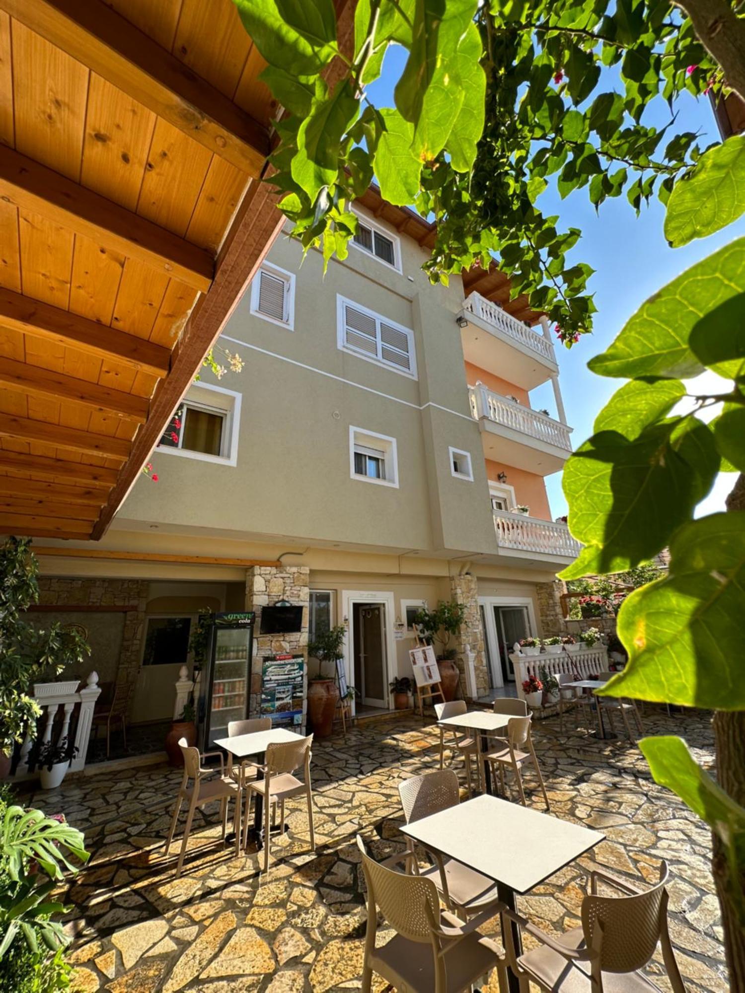 Arial Penthouse Suites Vlorë Esterno foto