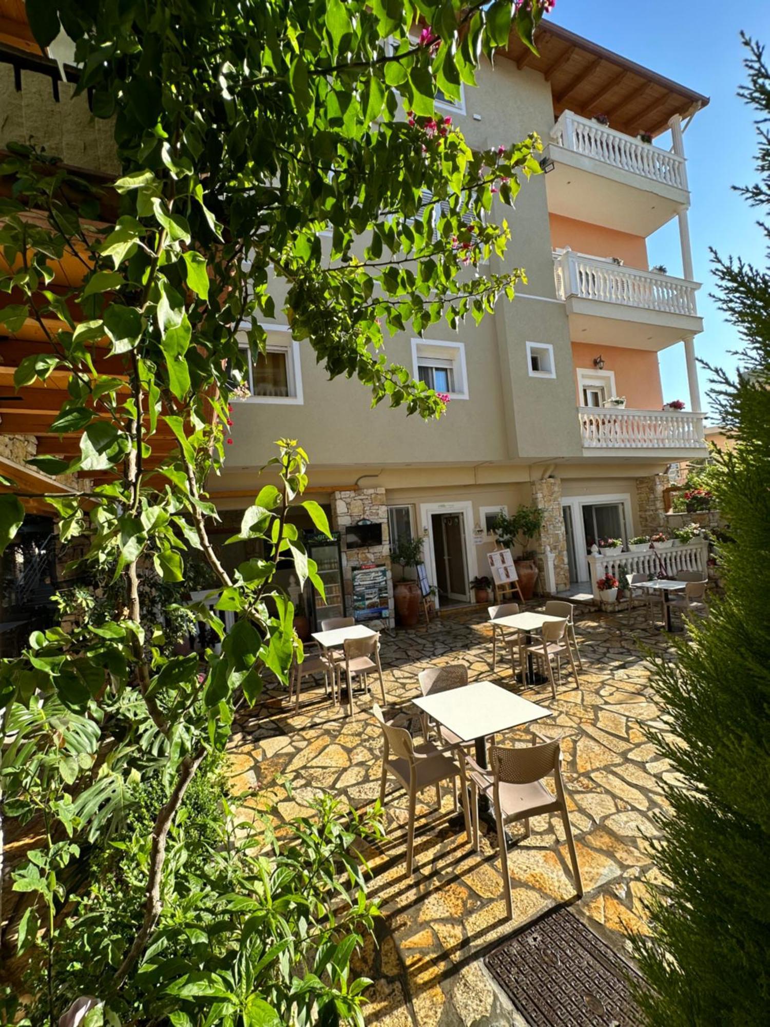 Arial Penthouse Suites Vlorë Esterno foto