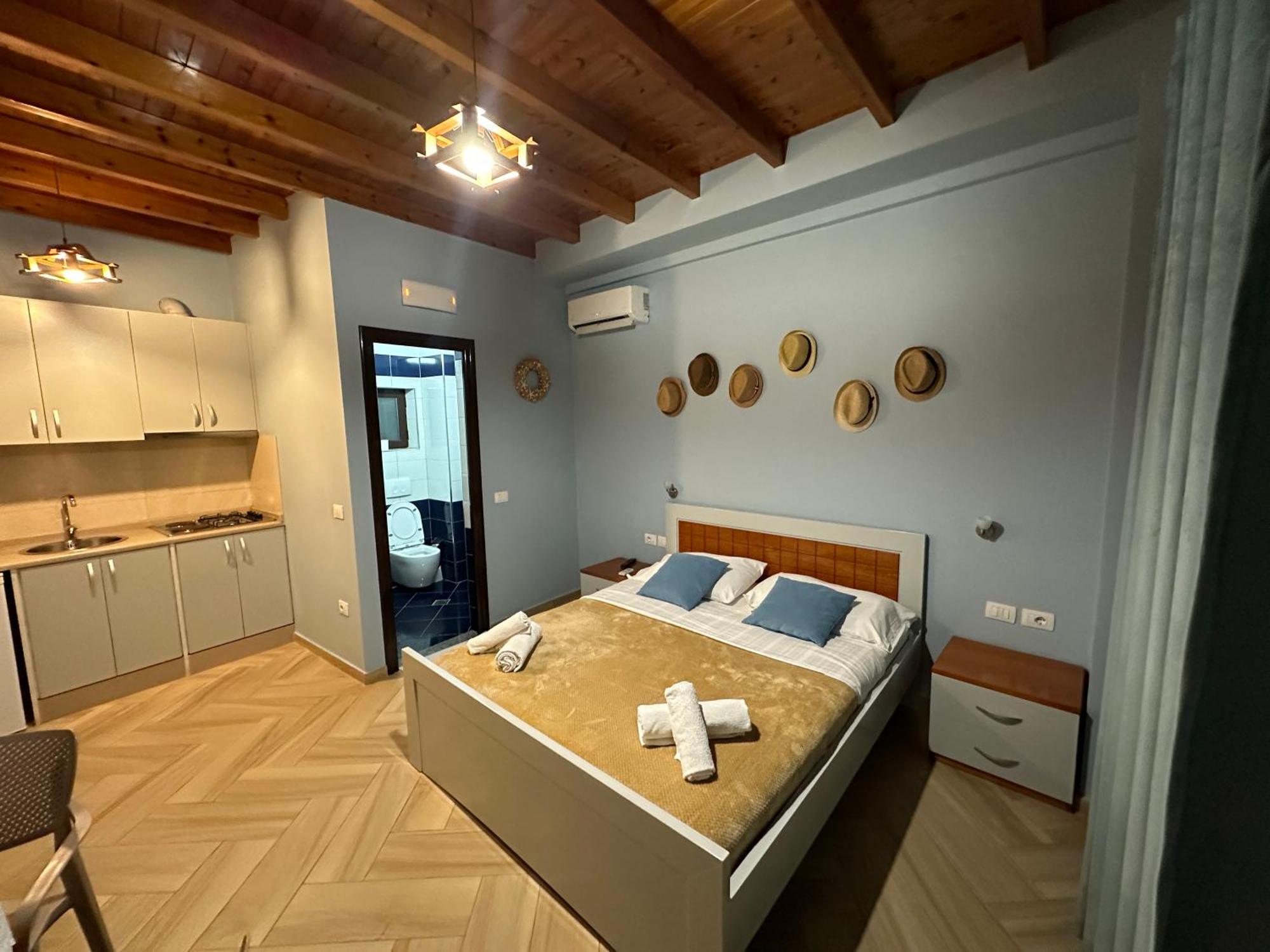 Arial Penthouse Suites Vlorë Esterno foto