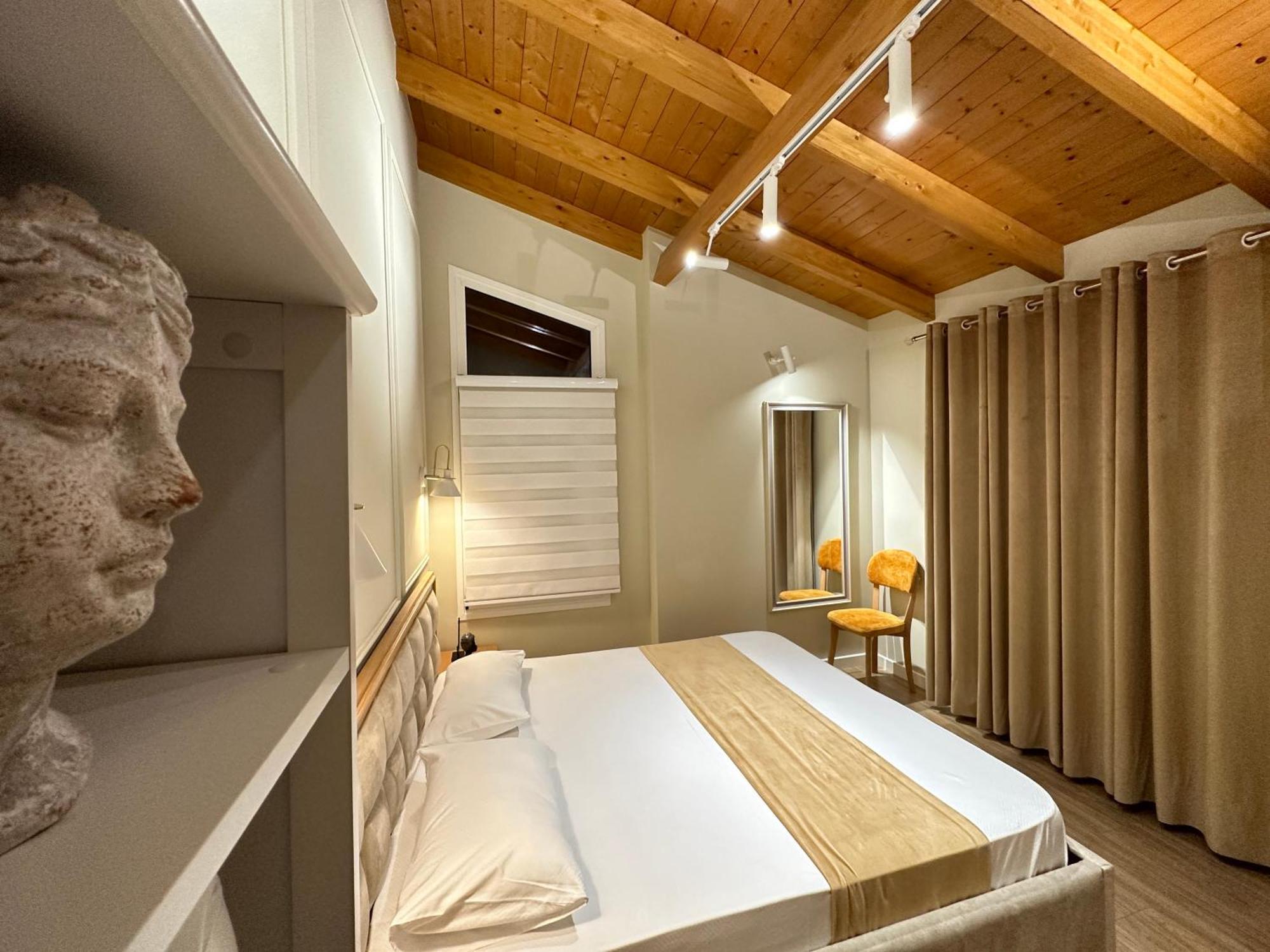 Arial Penthouse Suites Vlorë Esterno foto