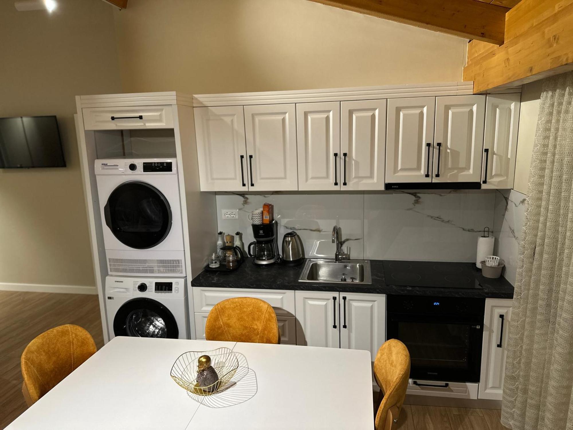 Arial Penthouse Suites Vlorë Esterno foto