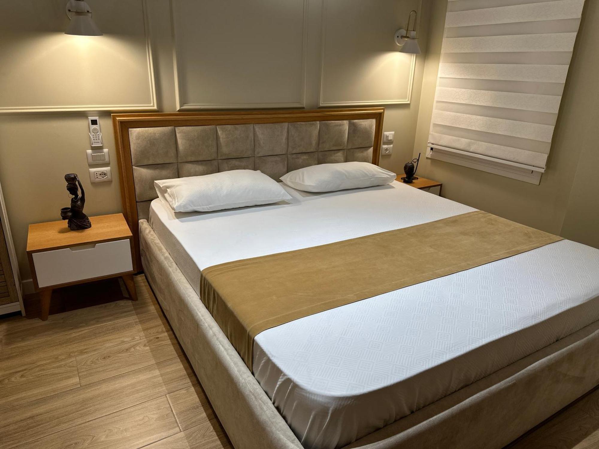 Arial Penthouse Suites Vlorë Esterno foto