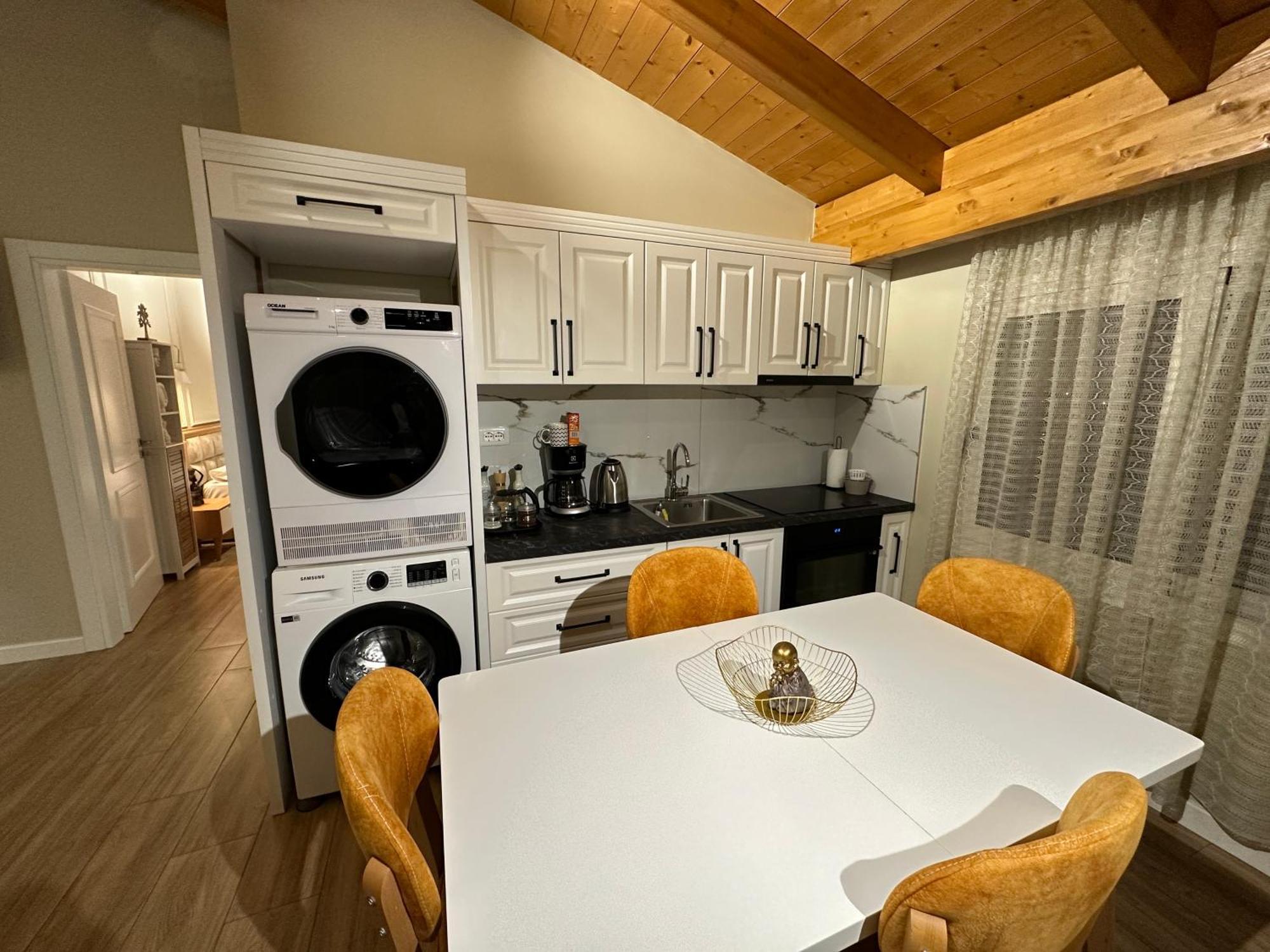 Arial Penthouse Suites Vlorë Esterno foto