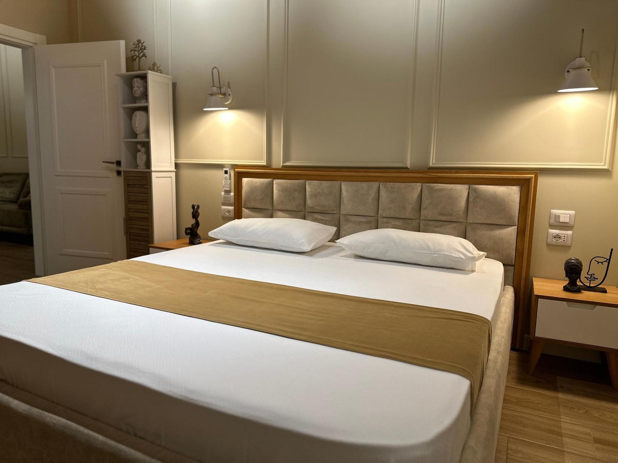 Arial Penthouse Suites Vlorë Esterno foto